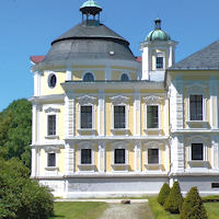 Kravaře: palace & golf course